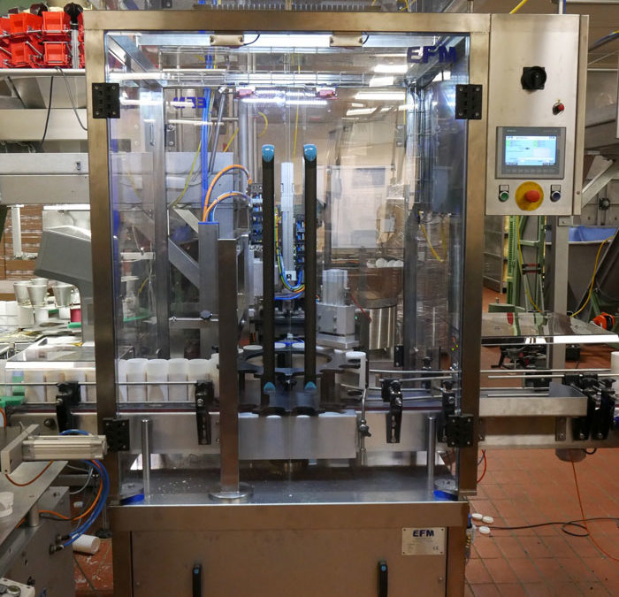 Double servo capping machine for grated cheese jars